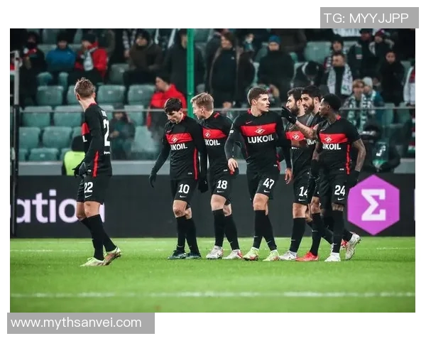 当足球巨星遇上篮球狂潮：被遗忘的绿茵传奇与篮球的交错命运