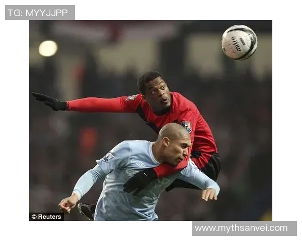 钢铁侠与足球明星的精彩互动瞬间引发粉丝热议与期待 钢铁侠与足球明星的精彩互动瞬间引发粉丝热议与期待